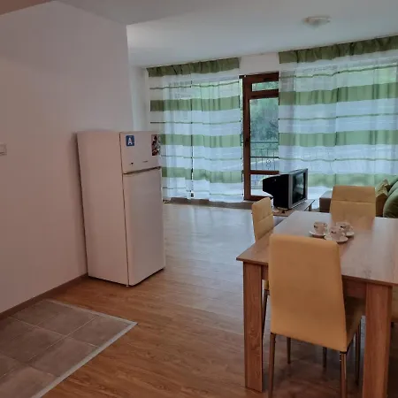 2 Bedroom Sunny In South Apartment *