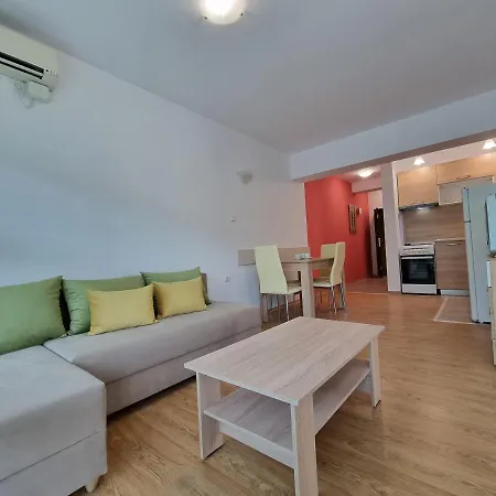 Apartment 2 Bedroom Sunny In South *