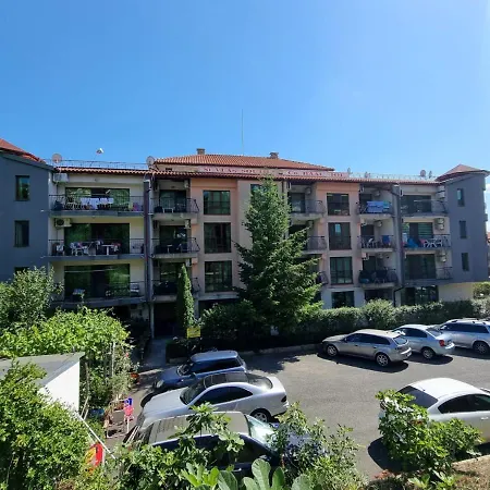2 Bedroom Sunny In South Apartment *